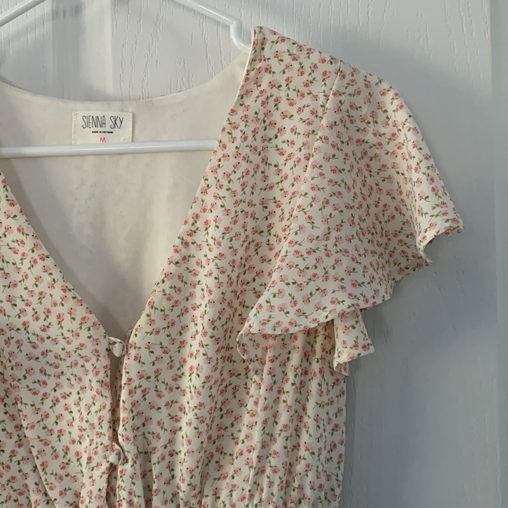 Floral midi dress with flutter sleeve and rouching at waist size M cottage - Picture 3 of 13